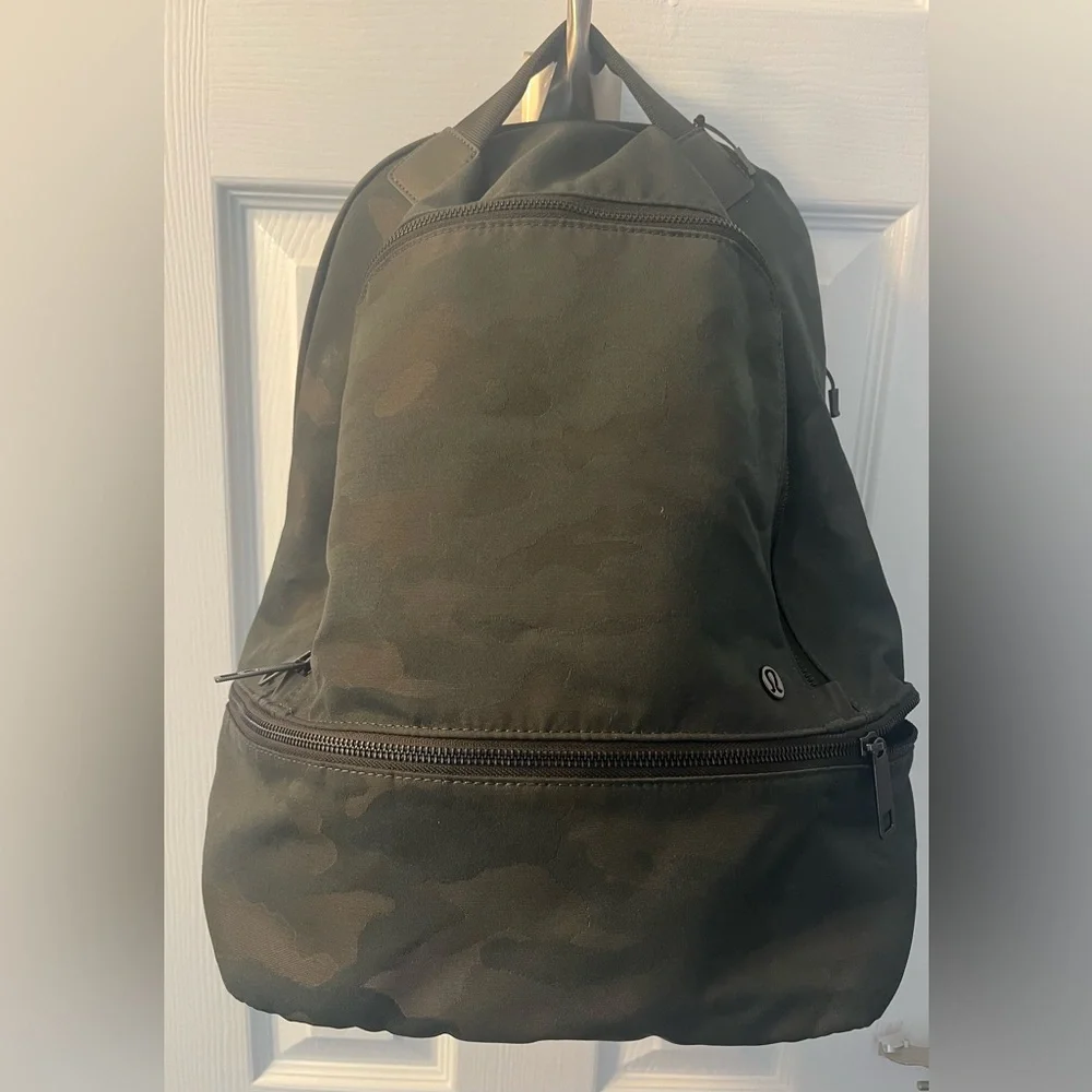 City Adventurer Backpack in Camo - Picture 5 of 7